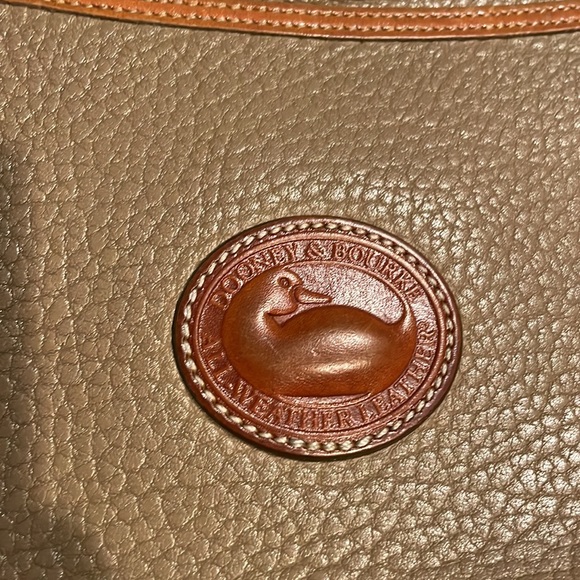 Vintage Dooney & Bourke Taupe All Weather Leather Crossbody - Picture 13 of 16